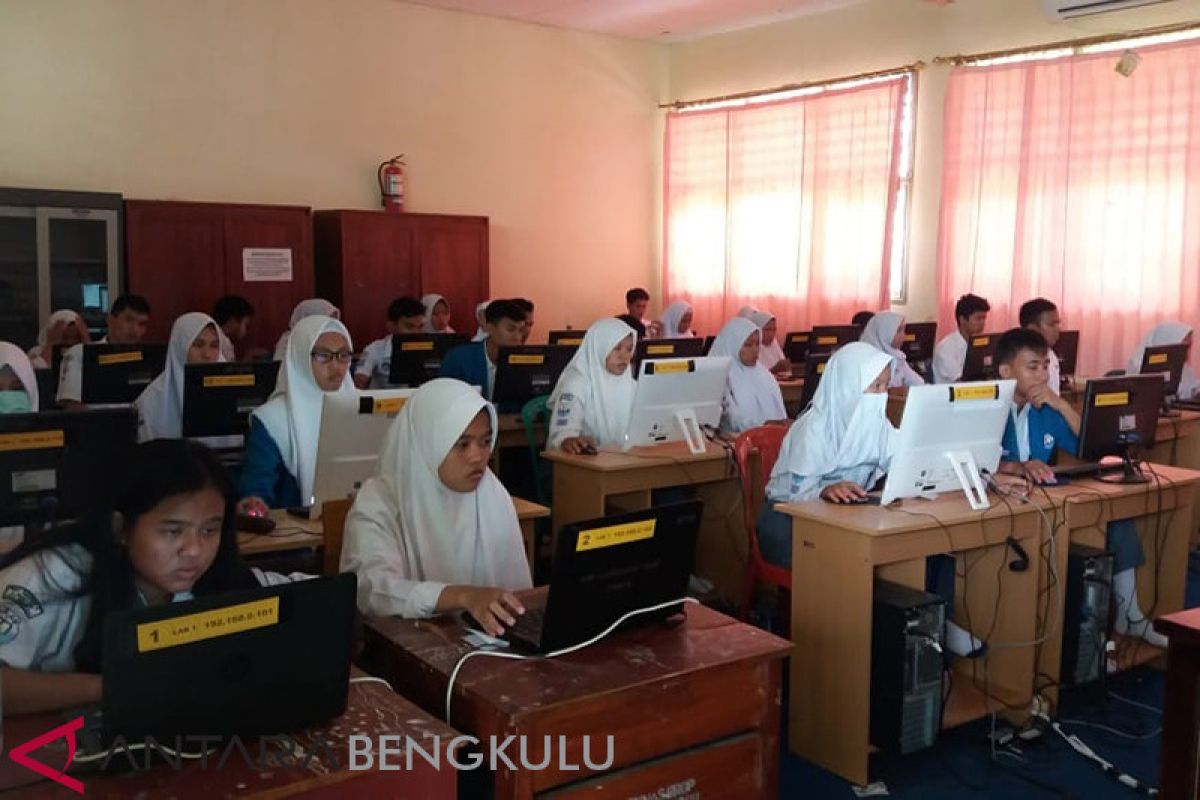 Pelajar SMA di Bengkulu simulasi UNBK 2019