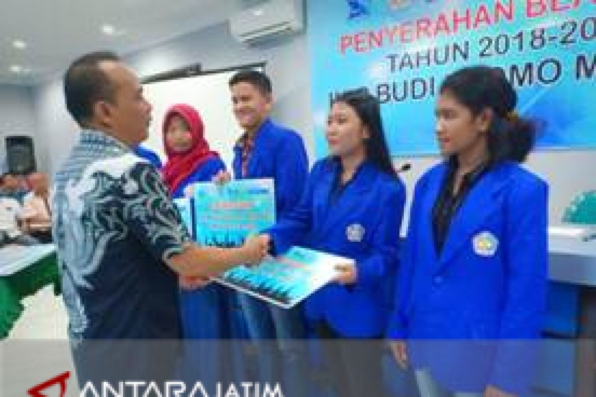 IKIP Budi Utomo Malang Berikan Beasiswa Rp1,4 Miliar