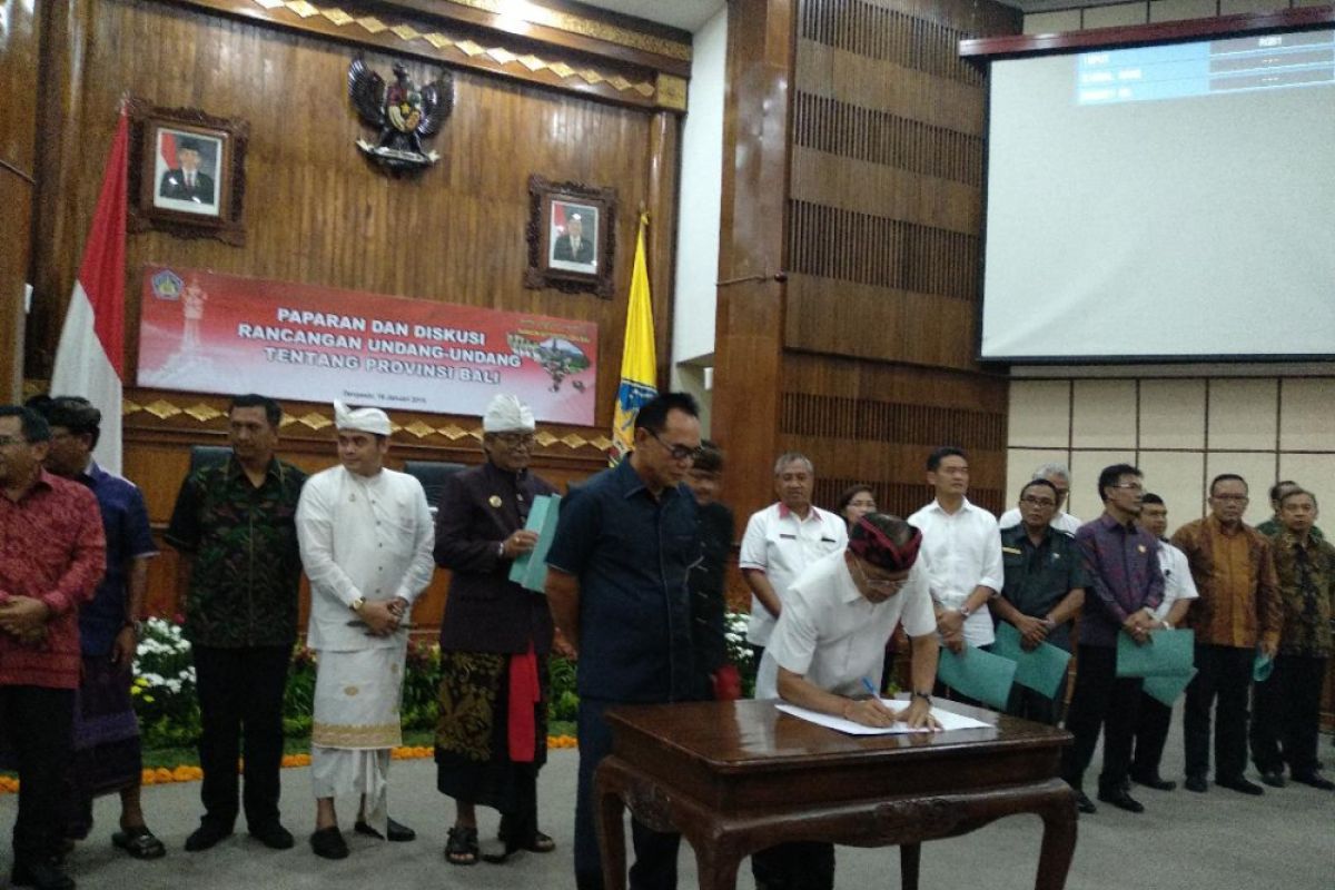 Koster ajak semua komponen perjuangkan UU Provinsi Bali