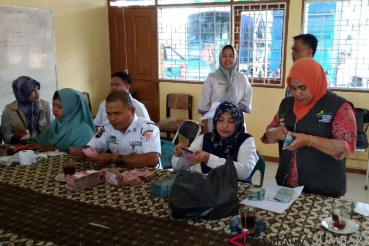 298 penerima PKH di Padang Pariaman terima bansos tahap IV/2018