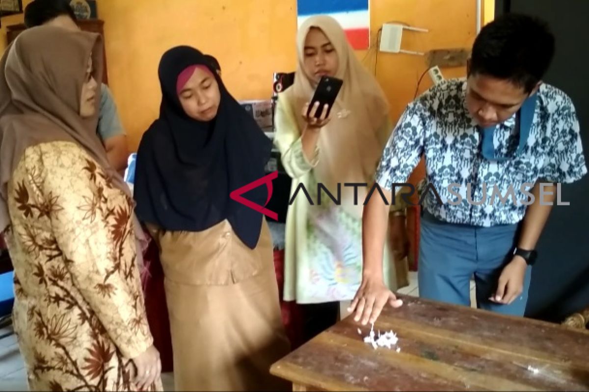 Ade Putra si "Manusia Listrik" ingin fokus sekolah