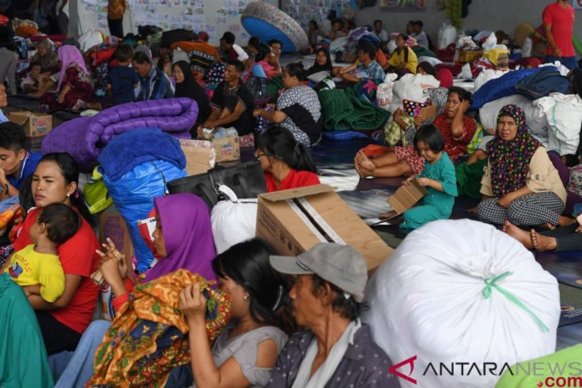 Warga Pulau Sebesi kembali ke rumah