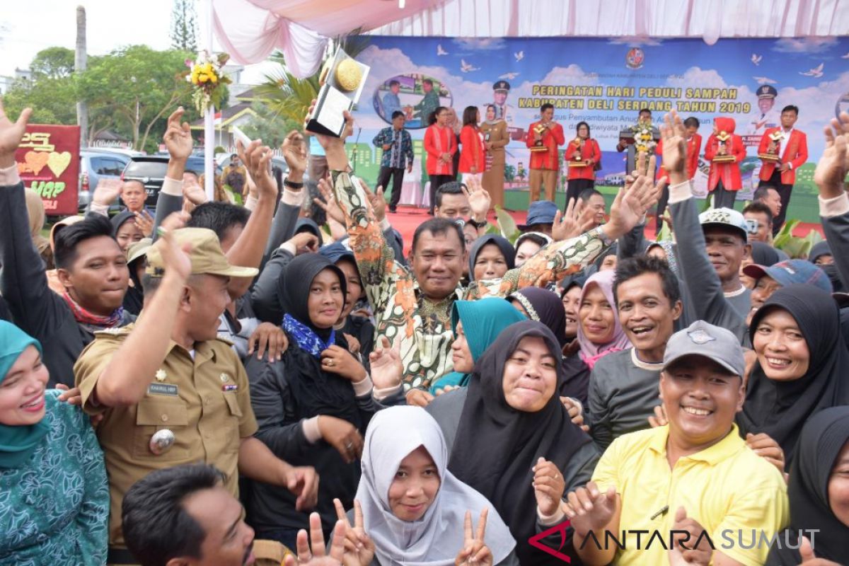 Ribuan masyarakat Lubuk Pakam sambut Piala Adipura
