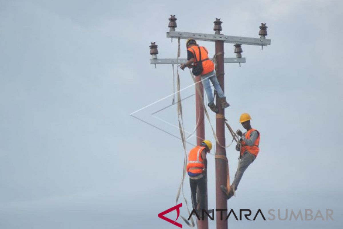 PLN targetkan 2019 rasio elektrifikasi Sumbar 96,85 Persen, resmikan listrik pedesaan di Mentawai