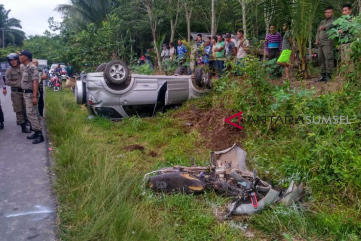 Mobil kadin PPPA tabrak ibu dan anak hingga tewas