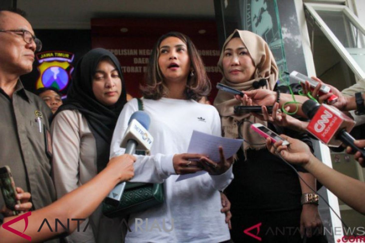 Miris, Kasus Prostitusi Vanessa Angel Merembet ke Keluarganya