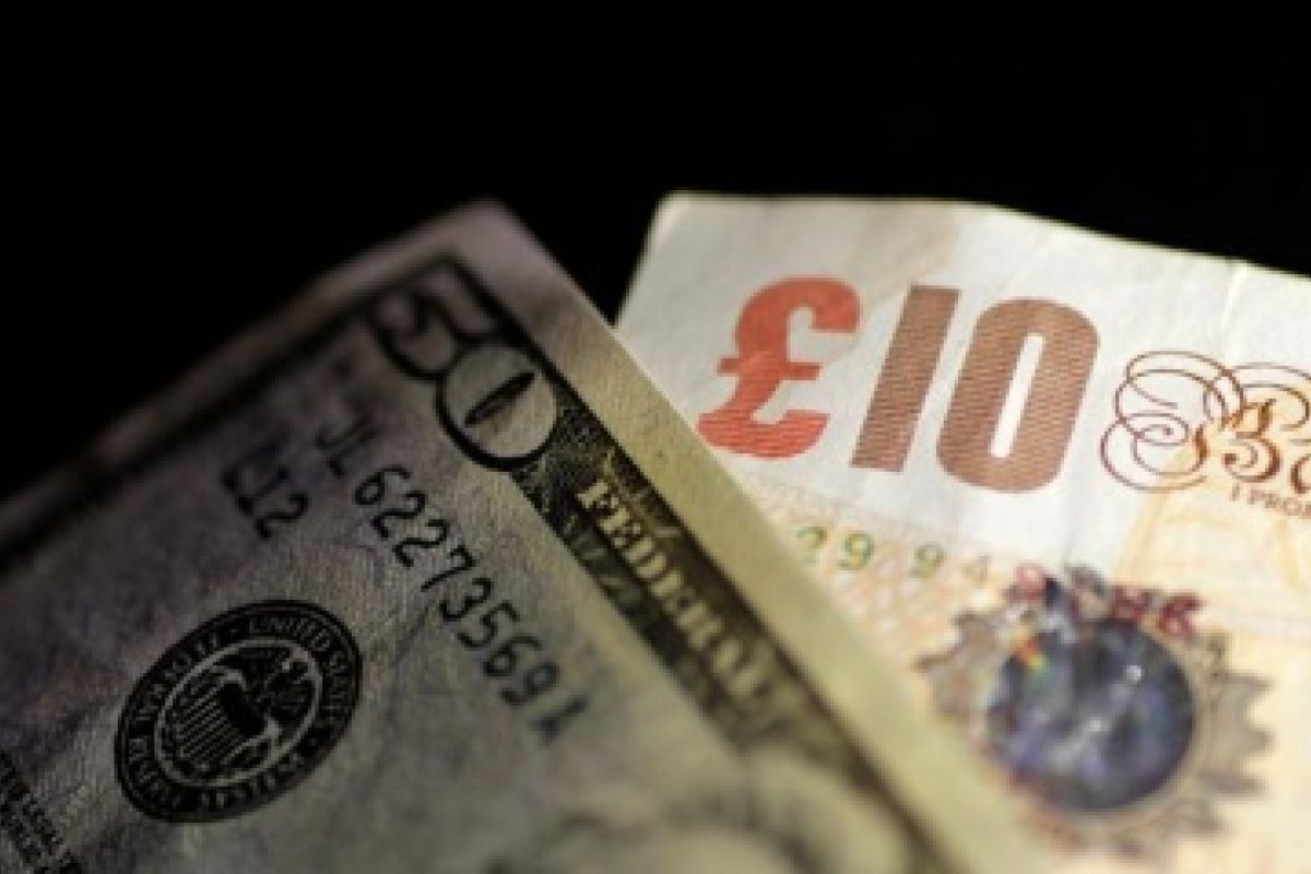 Dolar melemah di tengah penguatan pound sterling