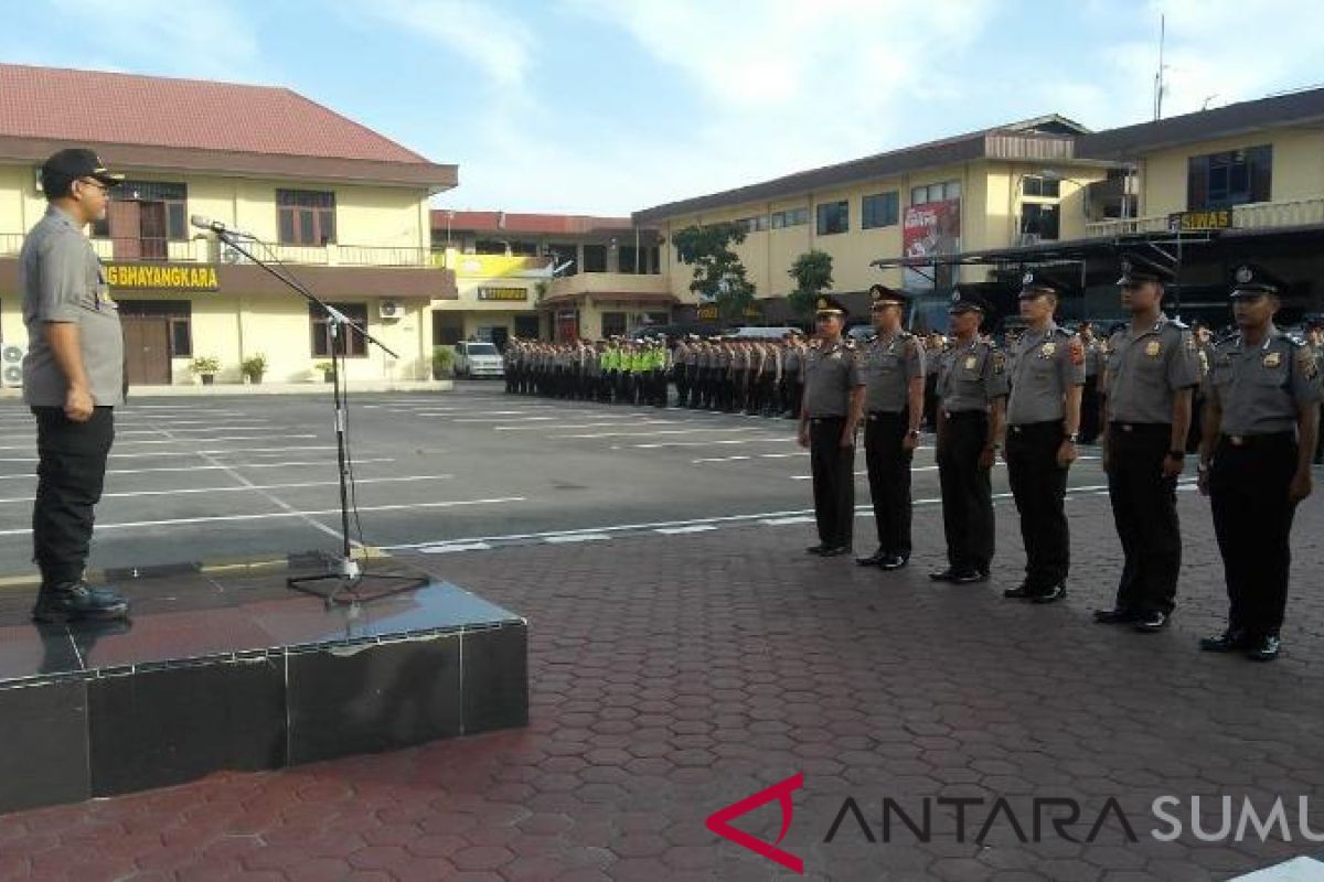 Wakapolrestabes Medan pimpin upacara kenaikan pangkat 154 personel
