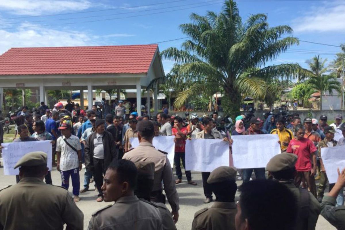 Masyarakat Pasangkayu demo kritik Permendagri 60/2018