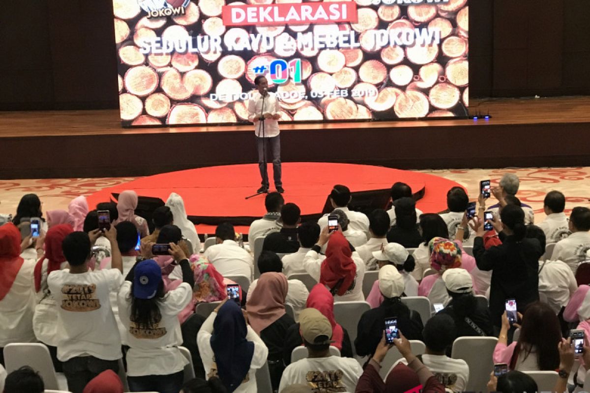 Jokowi sebut pemakai konsultan asing tak pikirkan rakyat