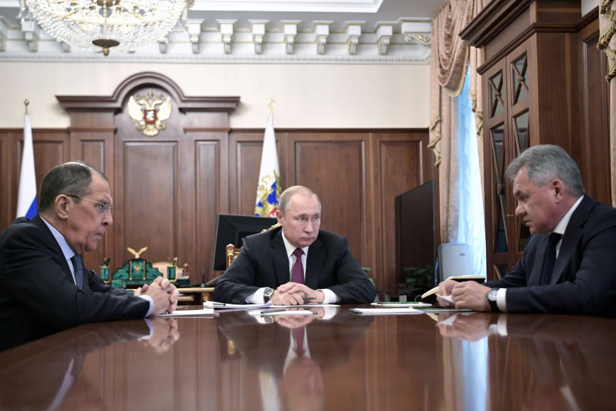 Lavrov kepada Pompeo: sudah waktunya membangun matriks baru