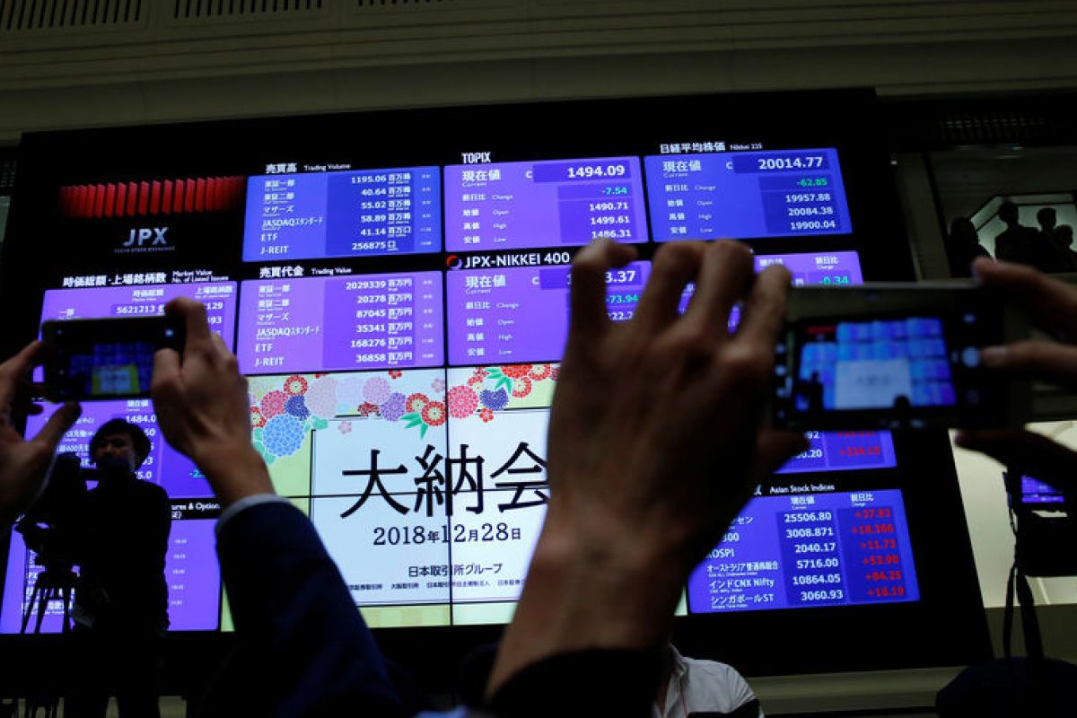 Bursa Saham Tokyo bervariasi karena penguatan yen dan Wall Street