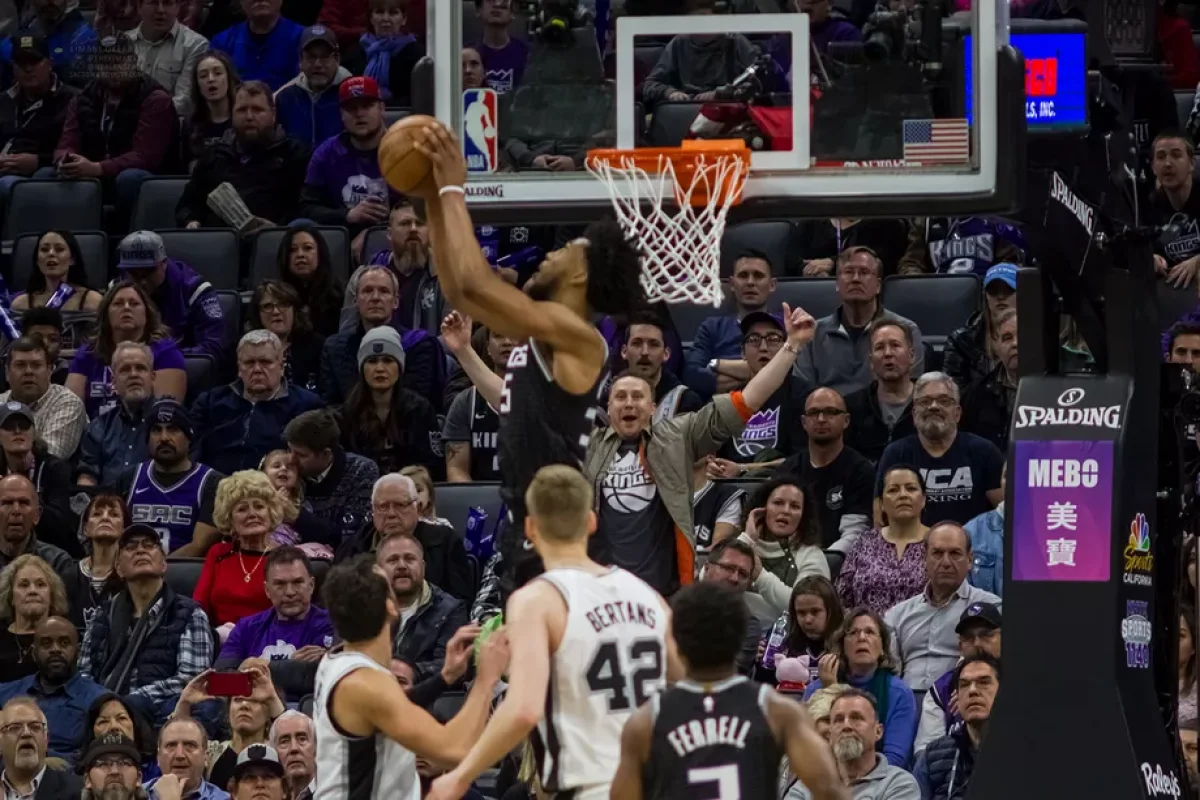 San Antonio Spurs kalah 112-127 dari Sacramento Kings