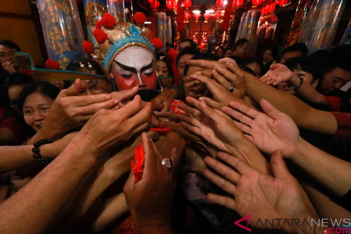 Warga Tionghoa di Kupang rayakan Imlek dengan misa