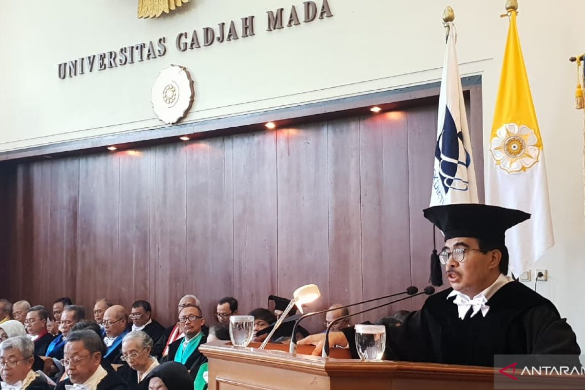 Guru Besar UGM Cornelis Lay meninggal dunia