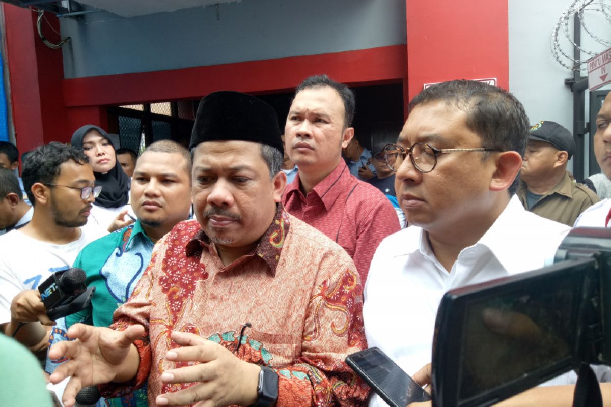 Fahri Hamzah: Ahmad Dhani batal ditahan di Surabaya