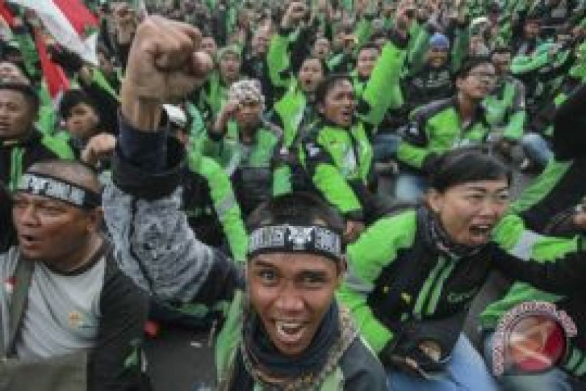 Kenaikan tarif ojek daring berpotensi pangkas pertumbuhan ekonomi