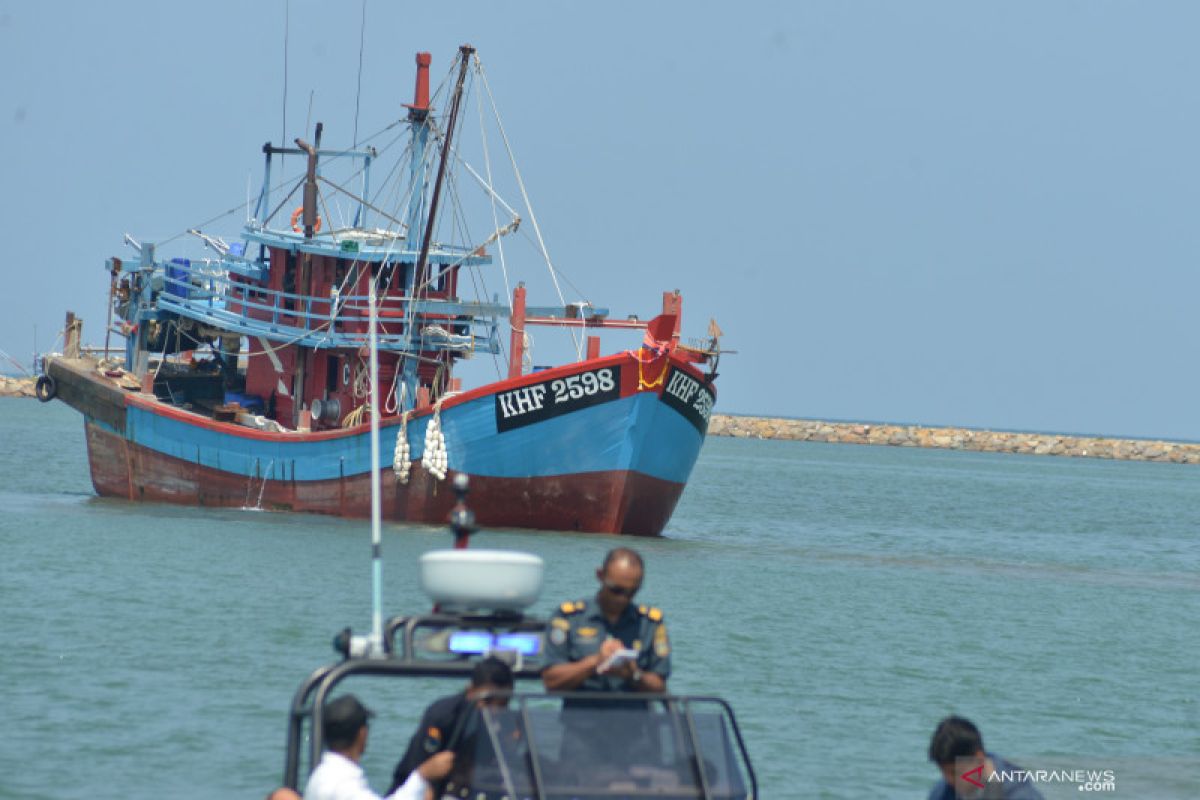 Two detained Malaysia-flagged boats run aground in Aceh