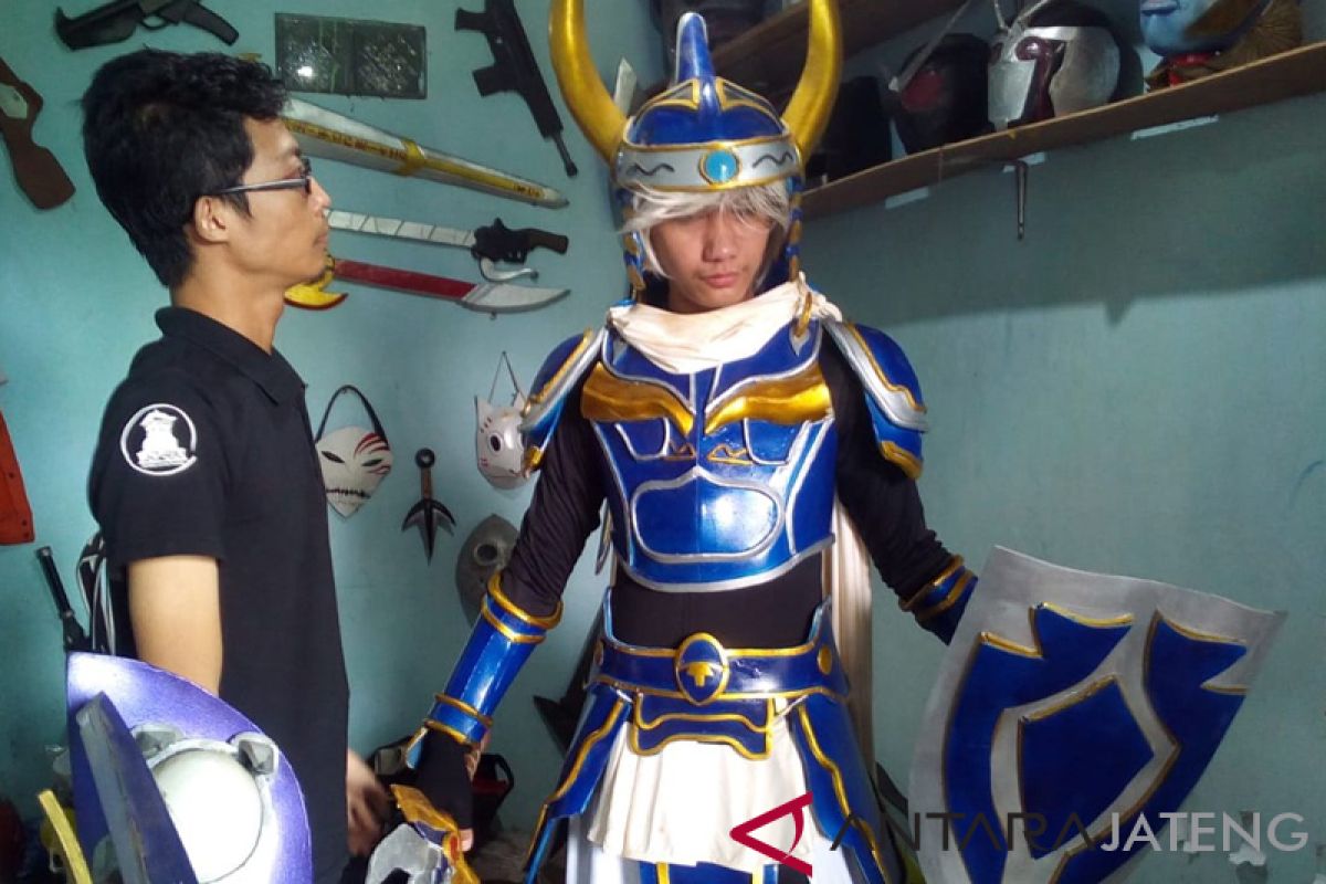 Kerajinan Cosplay asal Kudus diminati pembeli asing