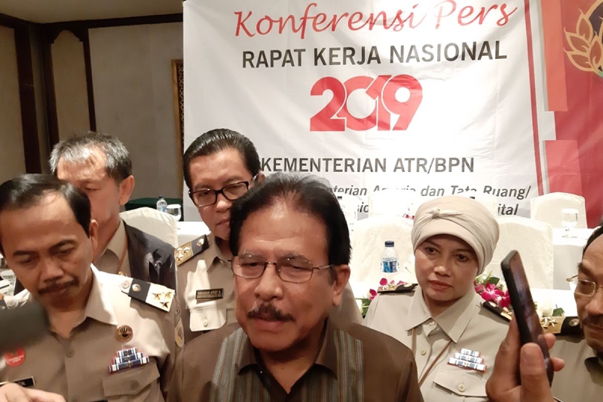 Menteri ATR serahkan 41 sertifikat tanah wakaf di Aceh