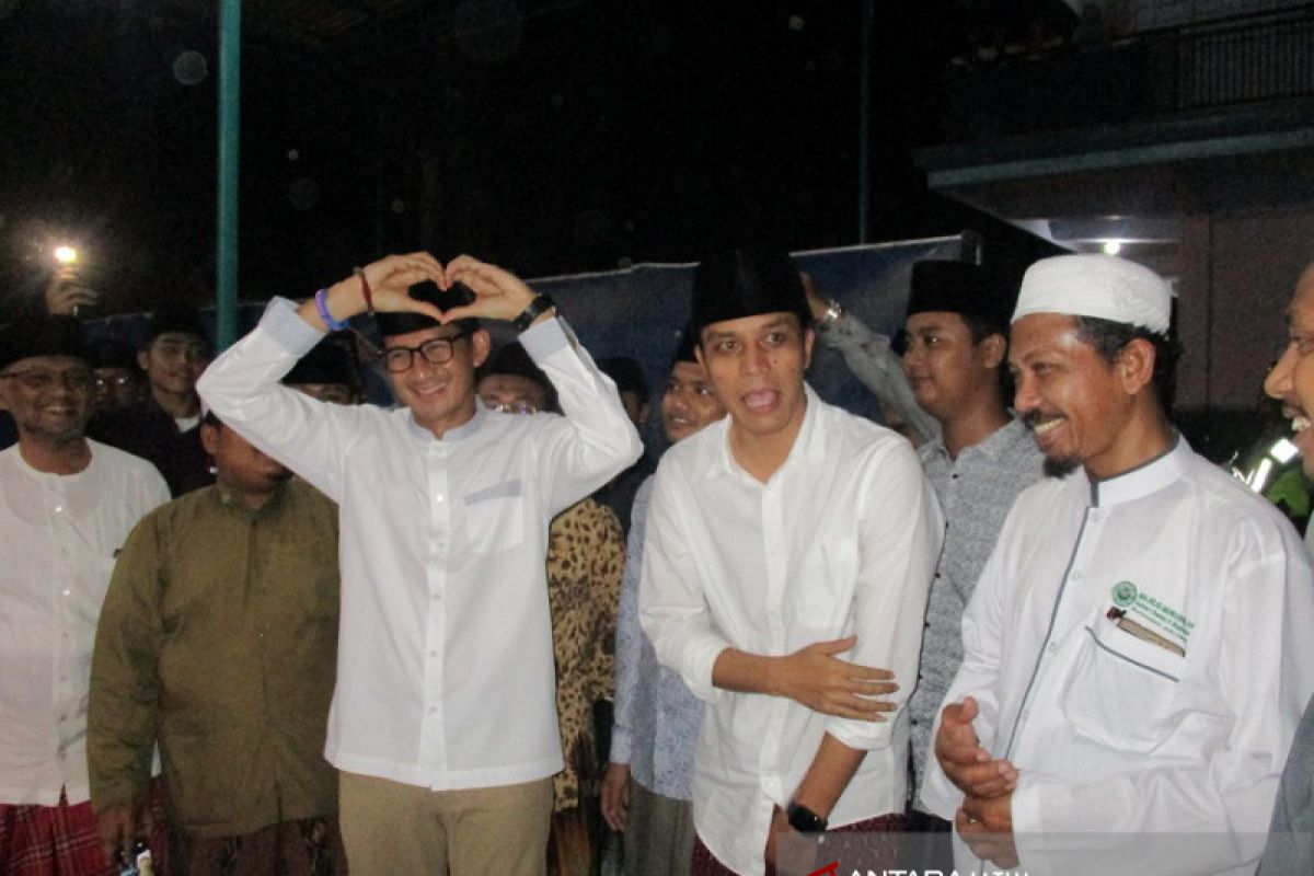 Sandiaga Jenguk Pengasuh Pesantren Al Falah Ploso Kediri