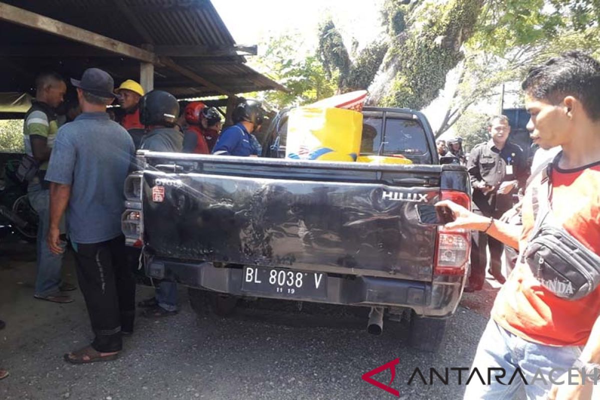 PNS Pemkab Nagan Raya tabrak tiga sepeda motor dan satu becak