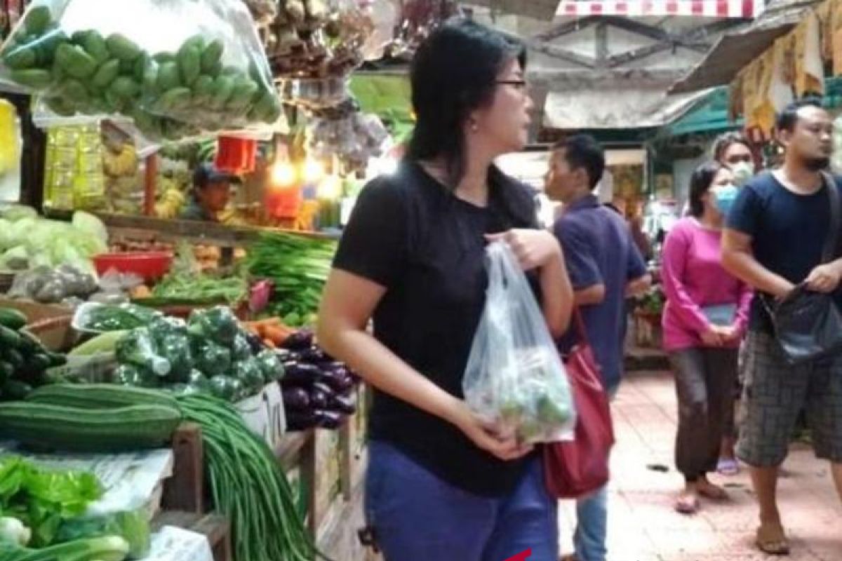 Bupati Penajam Berlakukan Larangan Kantong Plastik