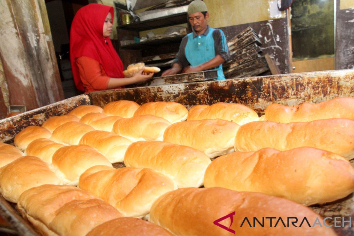 Harga tepung naik, industri roti di Meulaboh kurangi produksi