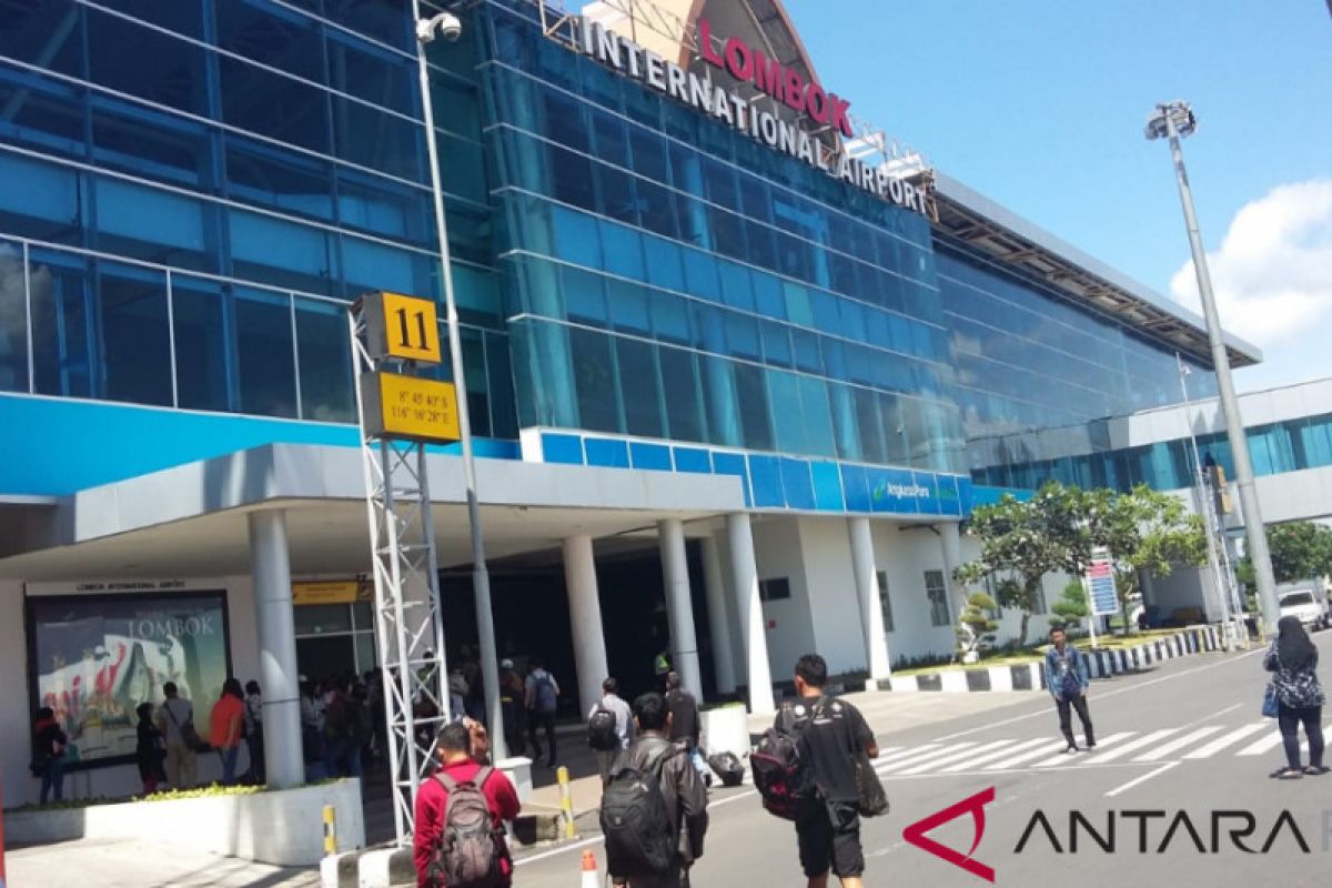 Landasan rusak, Bandara Juanda ditutup