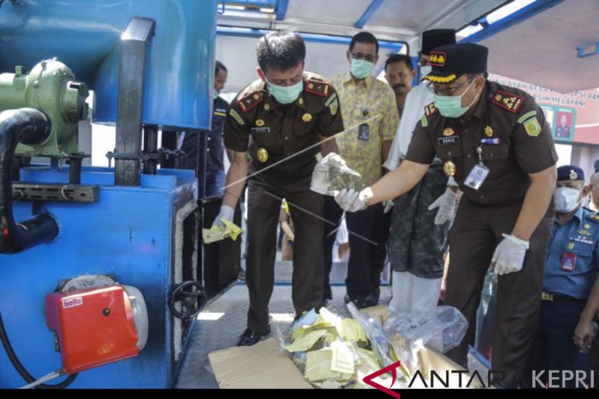 Kejari Batam musnahkan barang bukti senilai Rp5 miliar