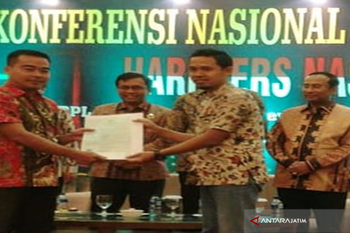 Dua Radio Pemkab Terima Izin Penyiaran di HPN 2019