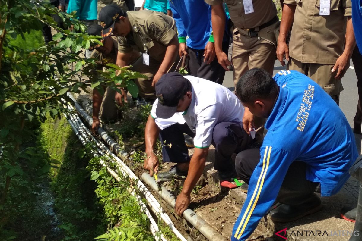 Tim gabungan potong pipa air ilegal dari Gunung Muria (VIDEO)