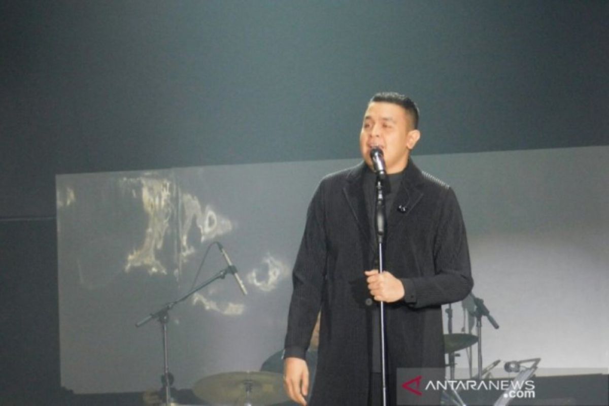 Semalam Tulus bawakan 20 lagu selama 2,5 jam dalam konsernya