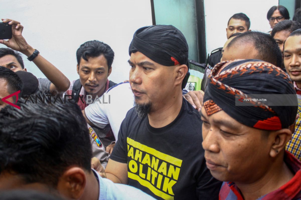 Di Surabaya, Ahmad Dhani Didakwa Pasal Pencemaran Nama Baik