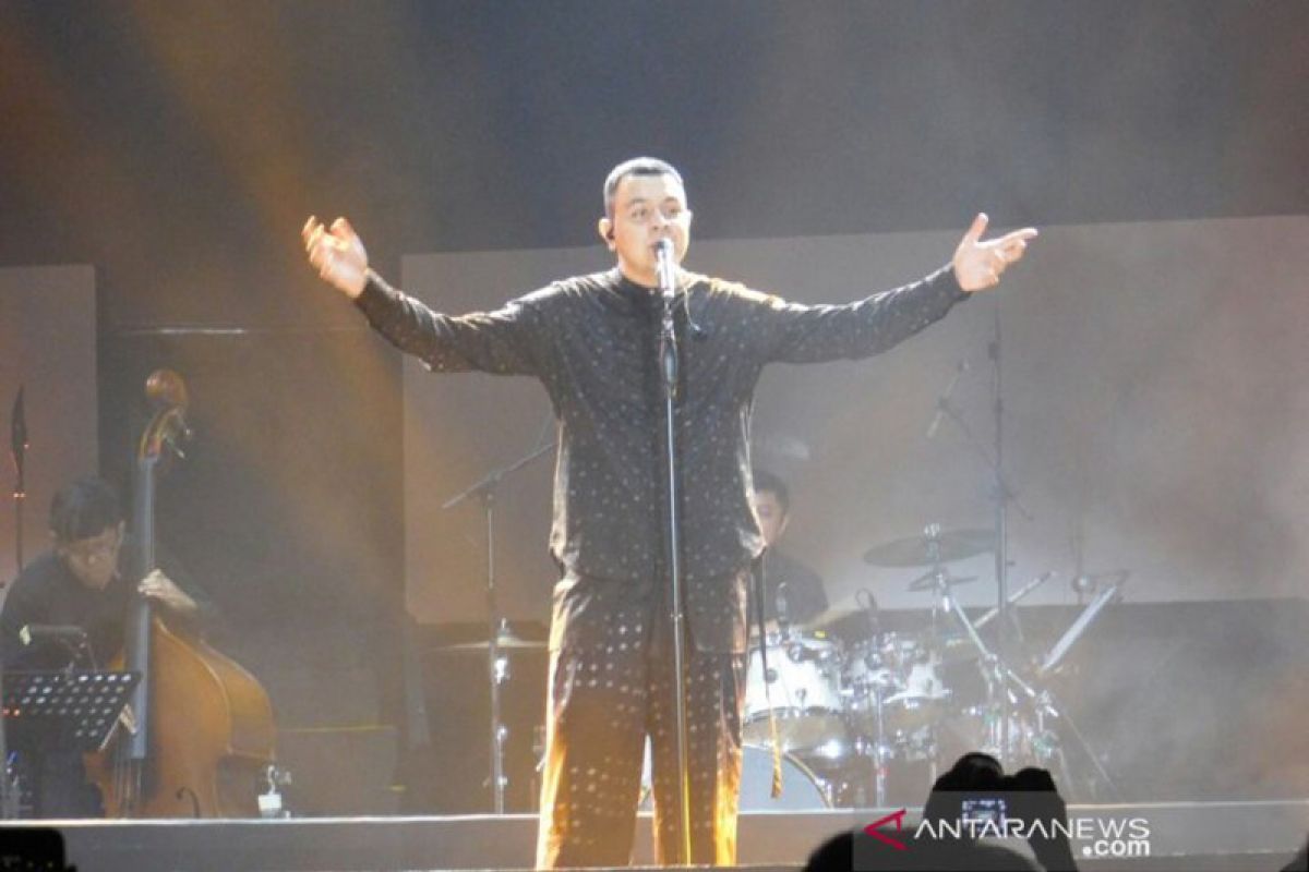 Tulus bawakan 20 lagu dalam konsernya semalam