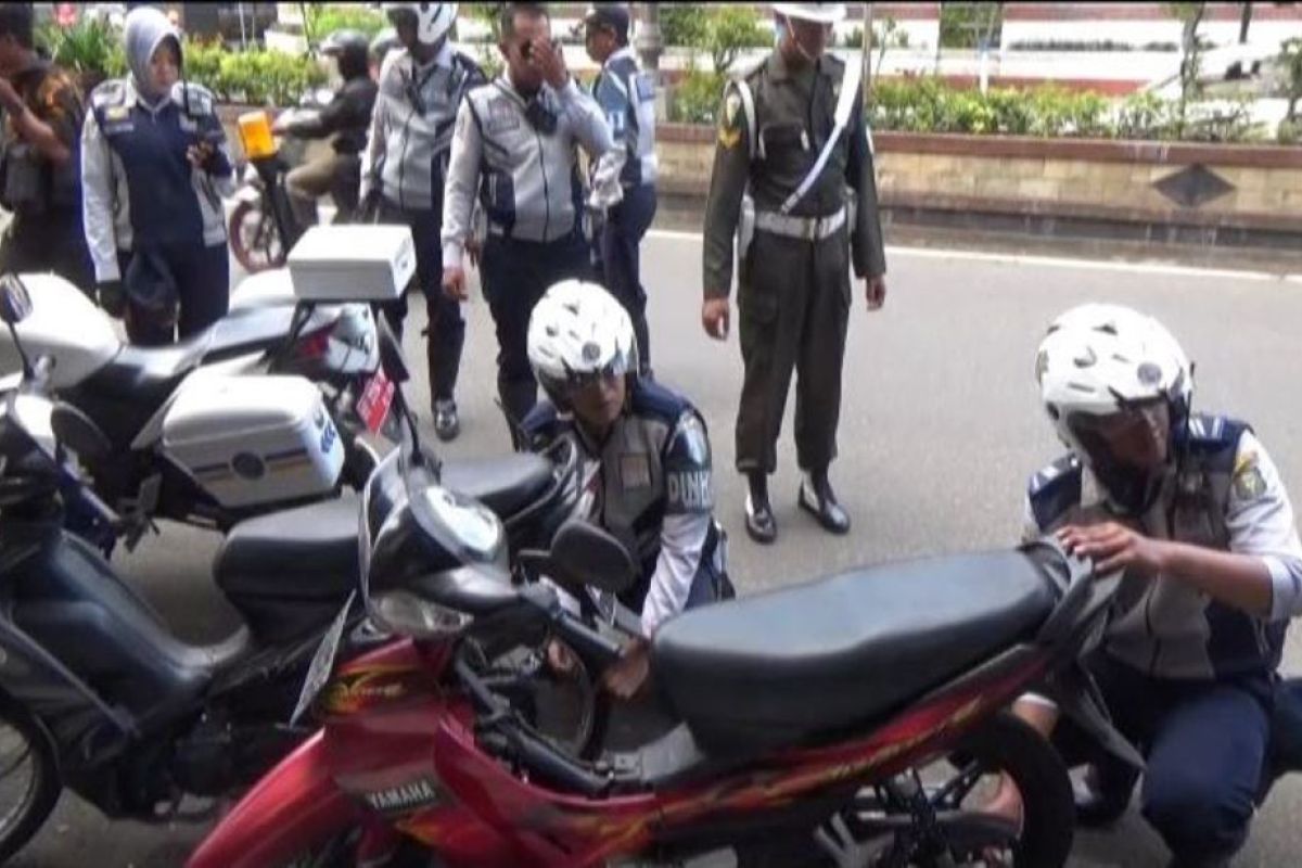 Dishub Kota Madiun Tindak Tegas Kendaraan Parkir di Sembarang Tempat