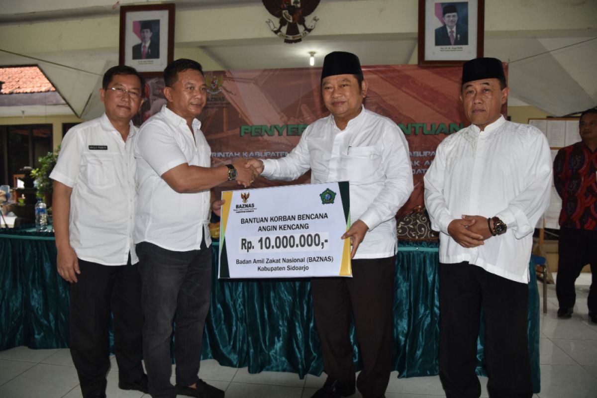 Pemkab Sidoarjo Salurkan Bantuan untuk Korban Angin Kencang