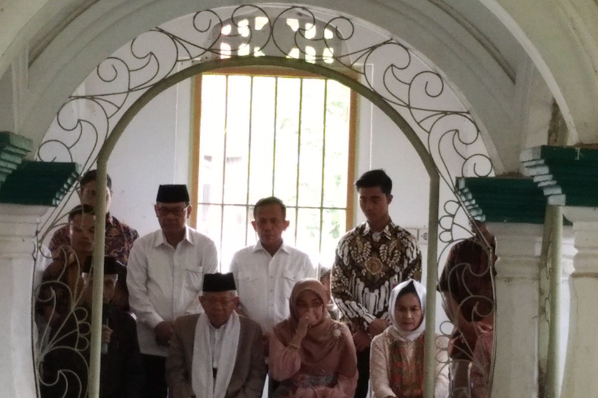 Ma'ruf Amin ziarah ke makam kakek Bung Hatta