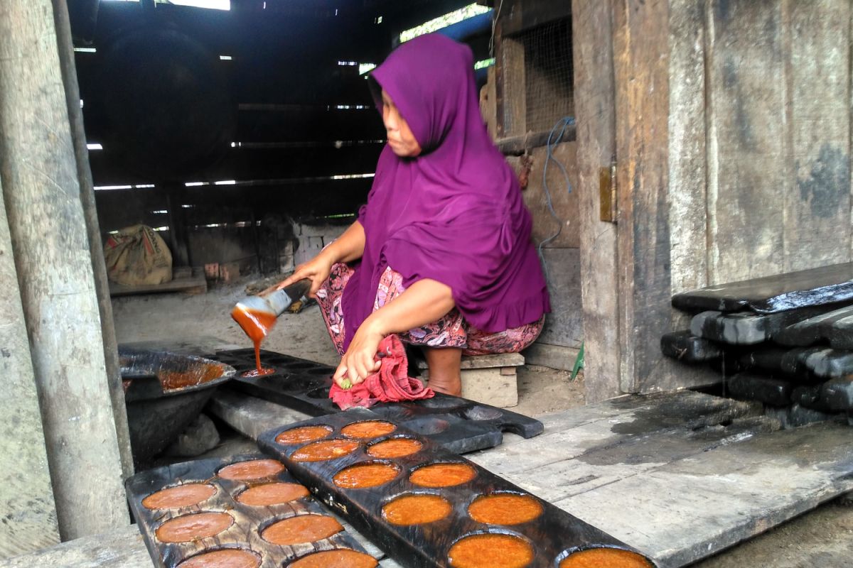 Desa Malapari sentra produksi gula aren di Batanghari