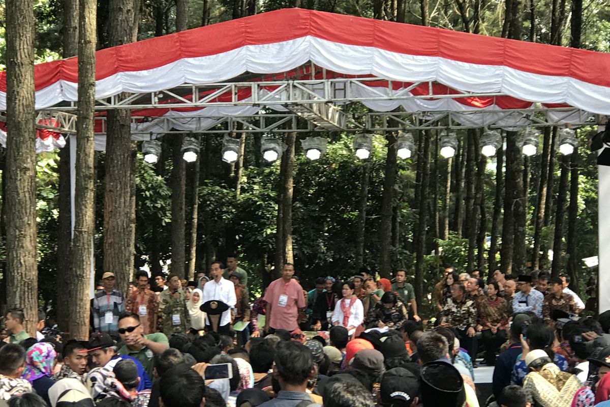 Presiden serahkan 13.900 hektare SK hutan rakyat di Cianjur