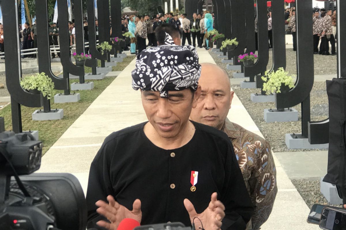 Presiden janji bangun jalan tol kepada warga Cianjur