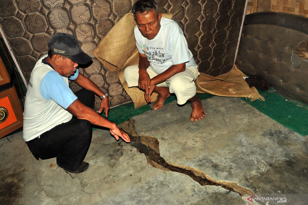 PVMBG Bandung kunjungi retakan tanah di Lebak