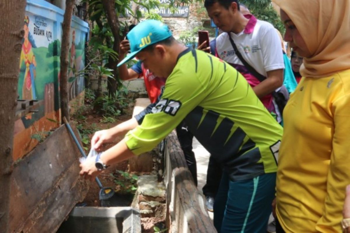 Basmi jentik nyamuk DBD dengan ikan cupang