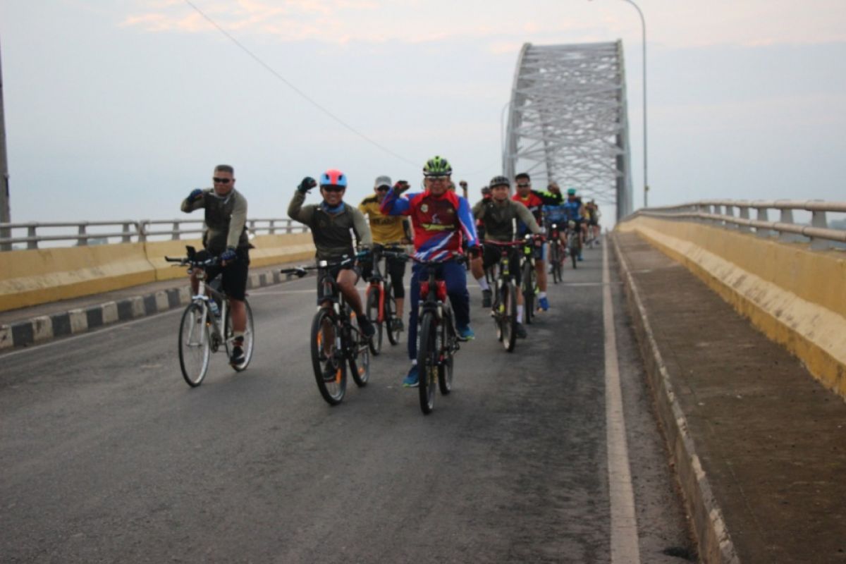 Polisi dan TNI Jambi gelar Gowes Kamtimbas