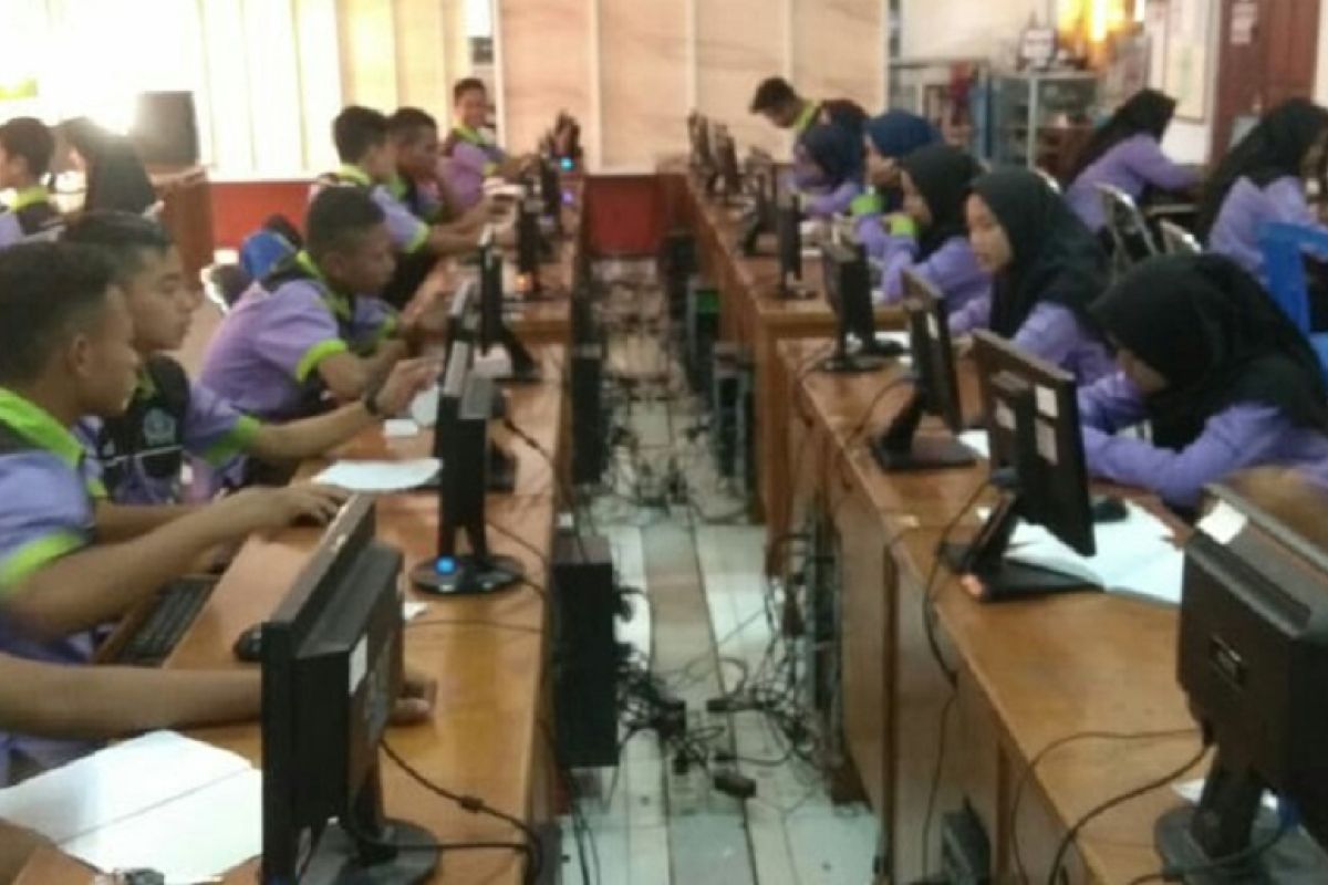 Ratusan siswa SMP di Temanggung simulasi UNBK