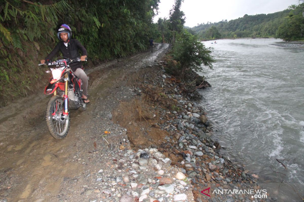 Pembangunan penahan erosi sungai di Mukomuko bertahap