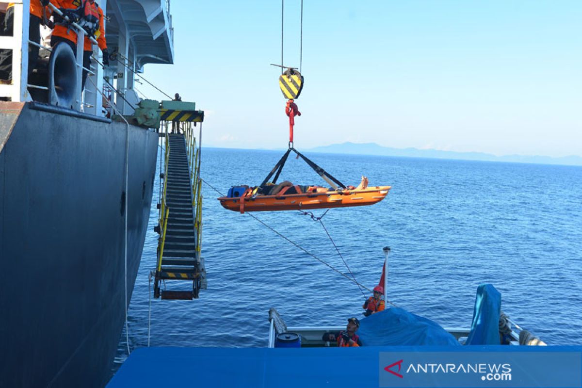 Tim SAR evakuasi awak kapal Filipina yang celaka di perairan Aceh