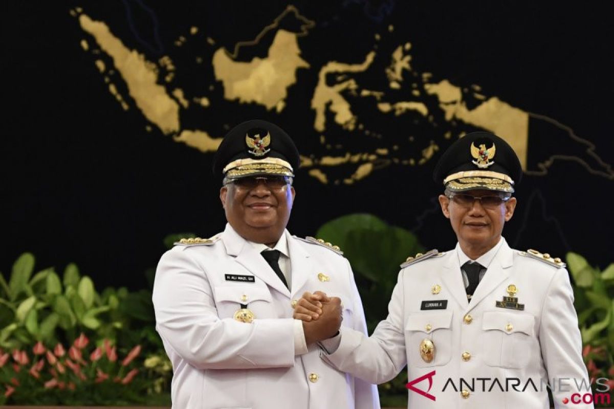 Ini Gubernur dan Wakil Gubernur Sultra dapat "Golden Award" Hari Pers Nasional