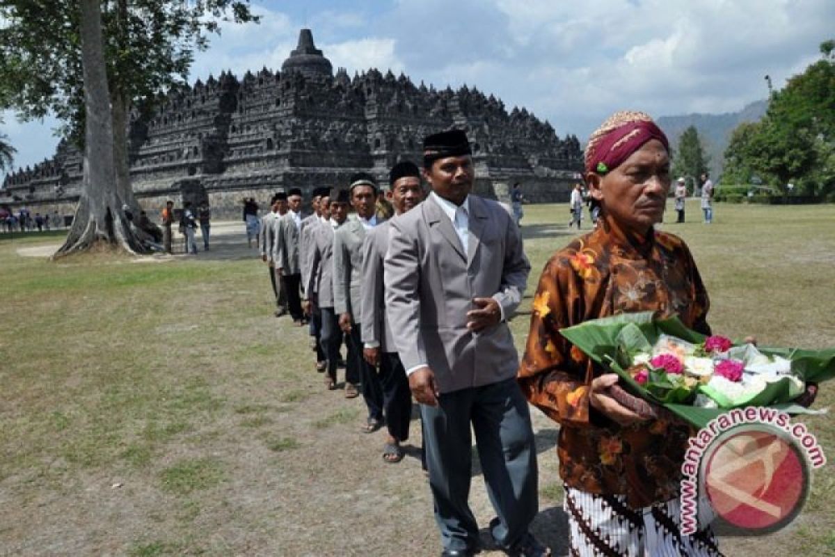 "Ruwat Rawat Borobudur" cara lestarikan Candi Borobudur