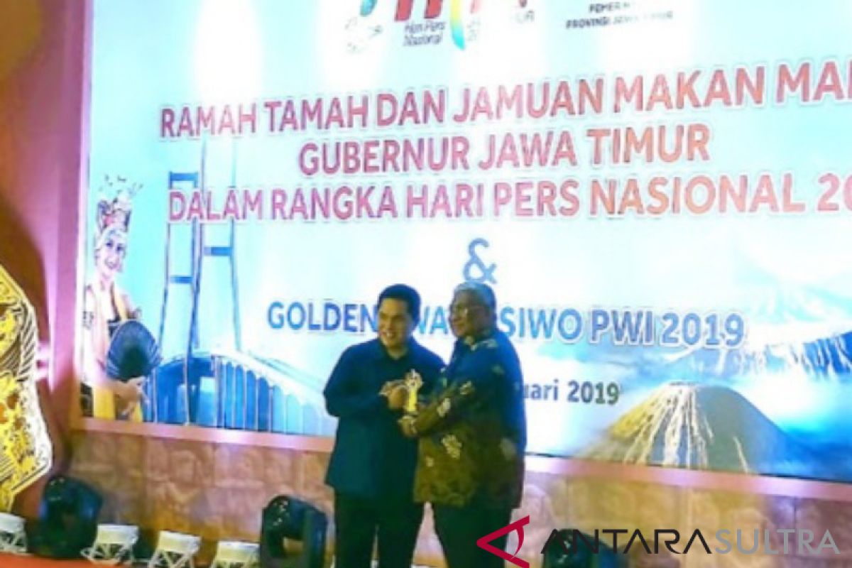 Gubernur-Wagub Sultra terima penghargaan "Golden Award" HPN -2019